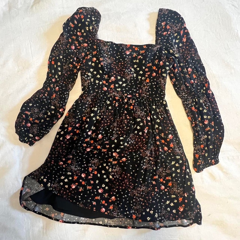 Forever 21 black floral puff sleeve dress